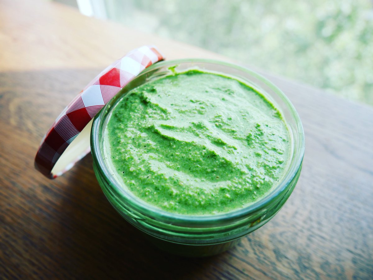 SmearedApron's tweet photo. Muffin tops! Let’s get into this delicious can eat with everything dip/spread 😋!
Spinach, scallions, parsley, thyme, olive oil, almonds, walnuts, garlic
#dipme #dipped #spreads #smearedapron #dontcrowdme #foodie https://t.co/rBwxK2DUYA