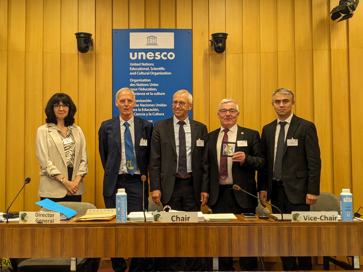 RalfLopian's tweet photo. I feel honoured, priviledged and proud to have received the 19. EPPO Gold Medal for outstanding merit in international cooperation in plant health. https://t.co/E30jYyWN3V