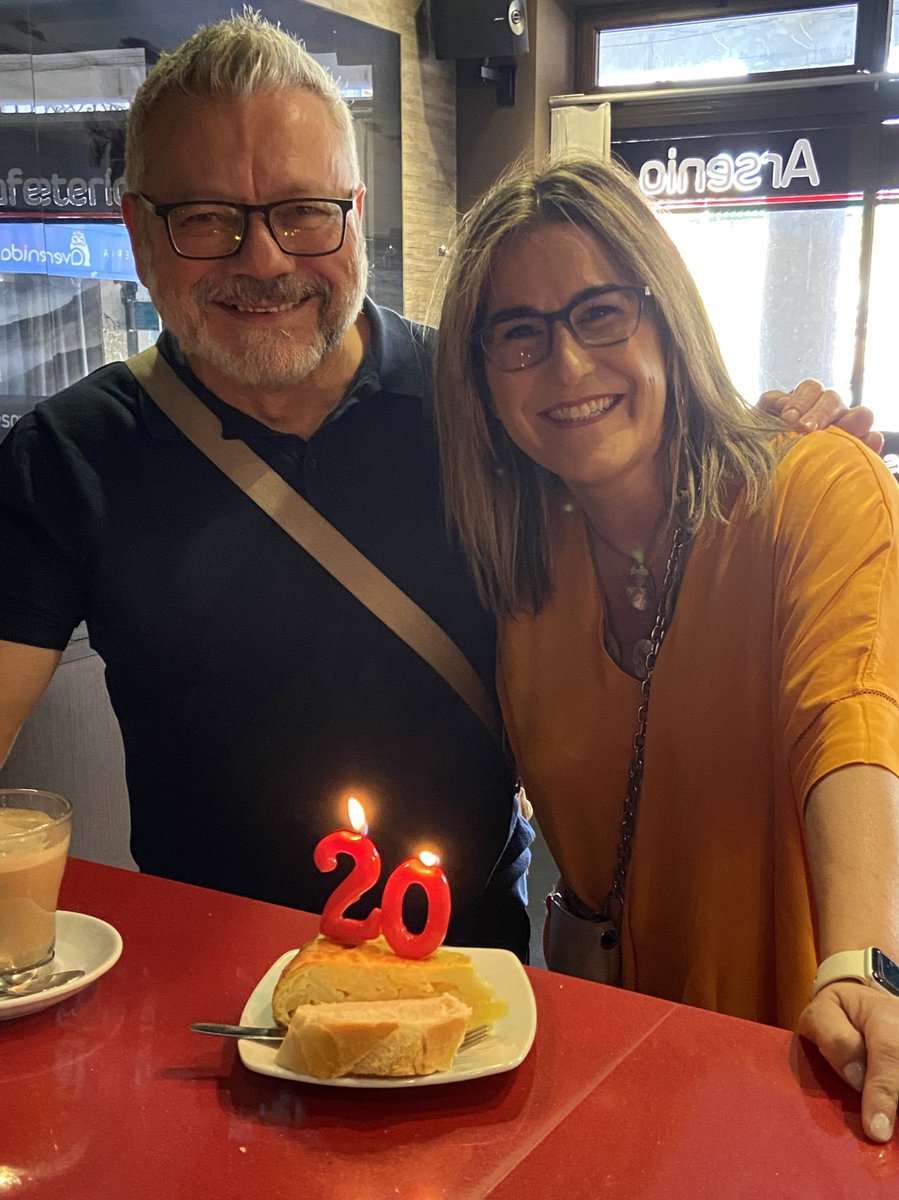 elisayuste's tweet photo. Con @luismiyou, celebrando 20 años de relación profesional #comosifueraayer #20añosnoesnada https://t.co/qeAX4EuH26