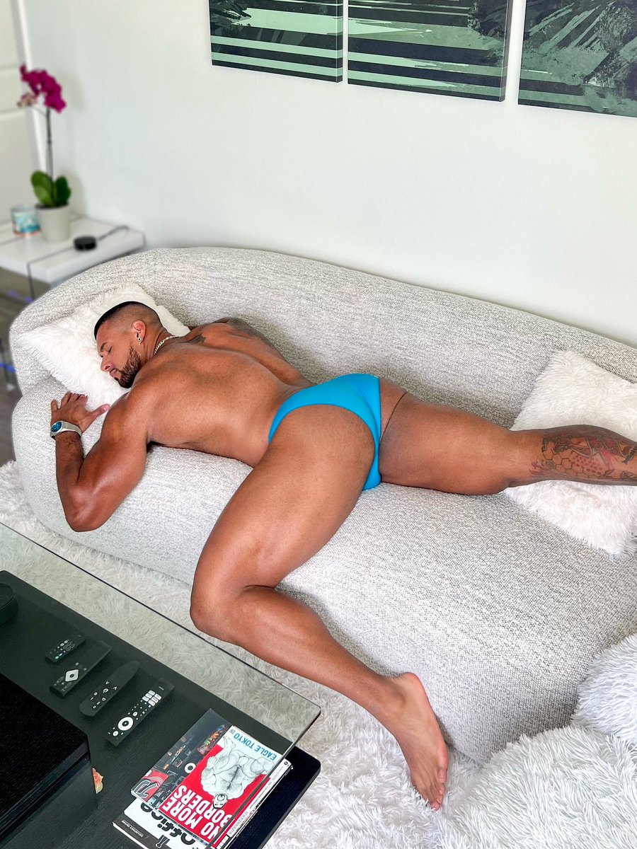 My biggest sale EVER! 70% off my OF in honor of 700k 😘🩵

onlyfans.com/fitnesspapi_ 

Briefs by <a href="/DebonairMen_/">Debonair Men</a>