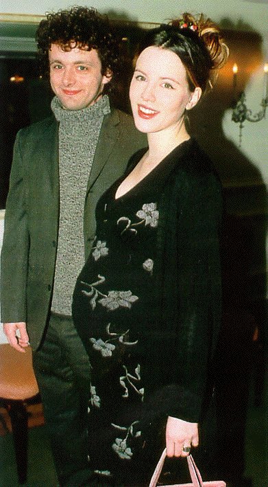 //Michael Sheen in the 90s, at any given moment, just SCREAMS 🏳️‍🌈🏳️‍🌈🏳️‍🌈
He’s literally here with Kate, gorgeous ass woman he knocked up, and still looks gay as hell 😂