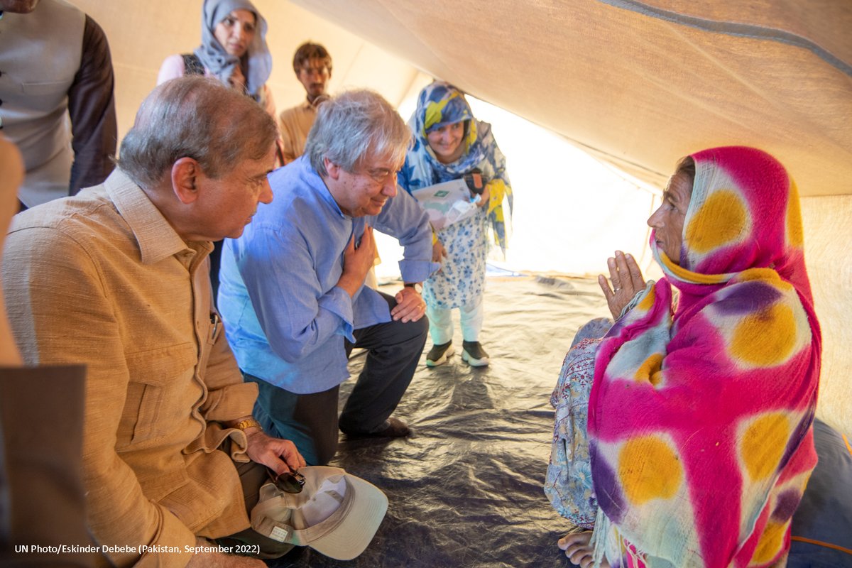 antonioguterres's tweet photo. I will never forget the climate-related carnage I saw after apocalyptic flooding submerged a third of Pakistan.
I call on donors & international financial institutions to make good on their funding pledges in support of recovery efforts as soon as possible. https://t.co/5CL4YJFl0J
