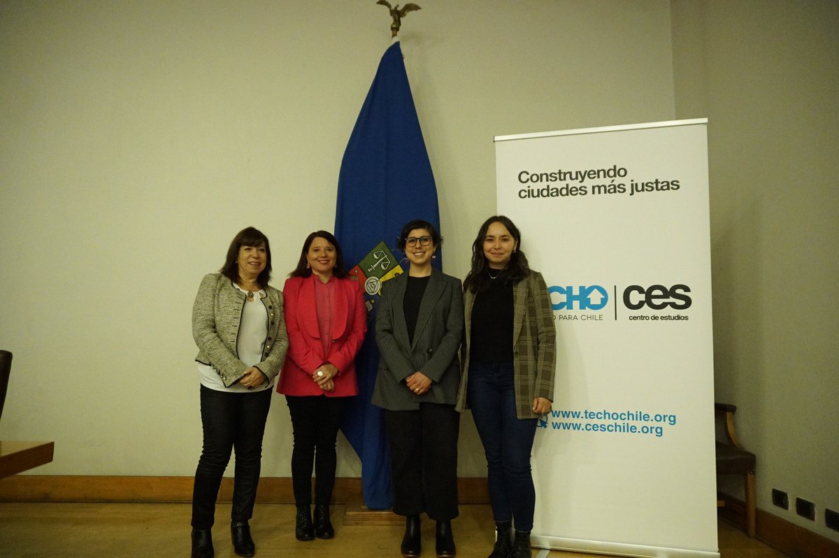 TECHOChile's tweet photo. Ayer martes, se realizó en la @uchile el seminario "Reducción de riesgos de desastres en asentamiento informales de Chile" organizado por @viviendamig_cl @MundoFAU_uchile y @TECHOChile, contando además con la participación de @citriduchile y @CIGIDEN https://t.co/OkCwt6lSAe