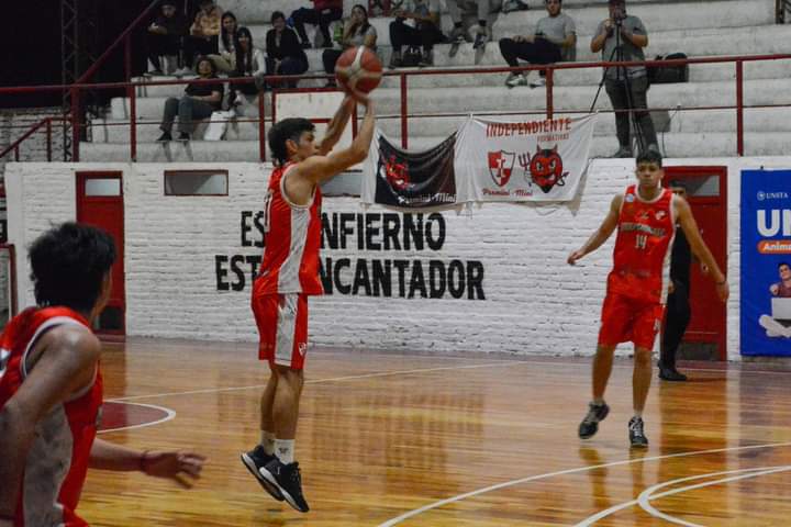 CAITucuman's tweet photo. #Primera | PERDIÓ EL ROJO 👹🏀

Por la octava jornada del Torneo Federativo, Independiente cayó 65 a 98 de local ante Huracán BB.

🔥 Álamo Rodrigo fue nuestro mejor jugador con 16 Puntos y 7 Rebotes.

#ElRojoTucumano #VamosLosRojo #SomosIndependiente https://t.co/2a8K5R2aYs