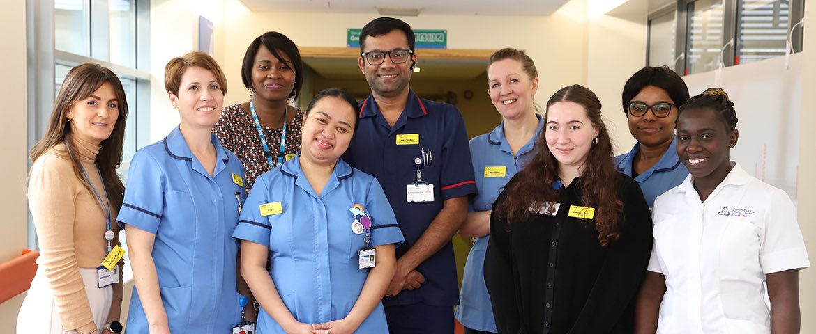 ChambersComms's tweet image. Privileged to join @NHSsoutheast today to share success from our #NHSComms campaign on #VirtualWards. Looking forward to hearing if @Medway_NHS_FT is a winner at @CIPR_Global’s #PRideAwards next week - and thanks to our brilliant SMART Team for letting us tell their story!