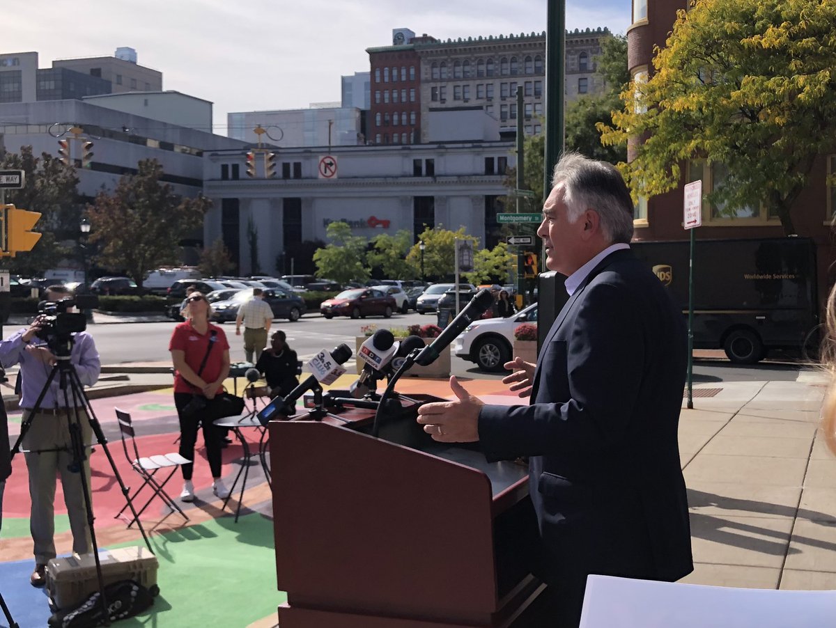 clearypm's tweet photo. Proud to stand in support of our @UAW family members with @gslcaflcio Great turnout from @nysut #UnionForLife retirees and our outstanding elected officials @SenJohnMannion @RachelMayNY @PamelaHunter128 @StirpeAl who always have our back! https://t.co/JWwRHFUDDj