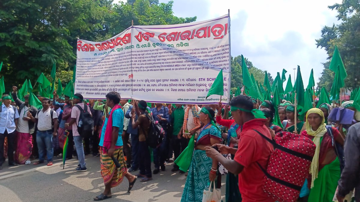SudarshanCray's tweet photo. Thousands of #tribals took out a rally on Tuesday(Sept 26) and staged #demonstration before State Assembly in Bhubaneswar demanding enactment of Panchayat Extention to Scheduled Areas(PESA)Act 1996. #PESA #PESAAct coordinated by ODISHA STATE PESA GRAMSABHA COORDINATION COMMITTE https://t.co/7LXtRrWIxb