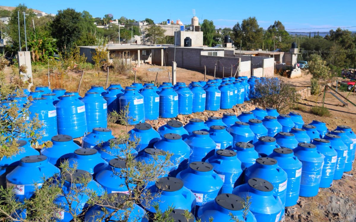 CadereytaDeMon's tweet photo. Entregamos más de 500 cisternas para el almacenamiento de agua, una acción valiosa que promueve la cultura del cuidado del agua en Cadereyta. 
Cada gota cuenta, y estas cisternas ayudarán a conservar y utilizar el agua de manera más eficiente.
#CadaGotaCuenta #TeQuieroCadereyta https://t.co/YHbWBCZZ0E