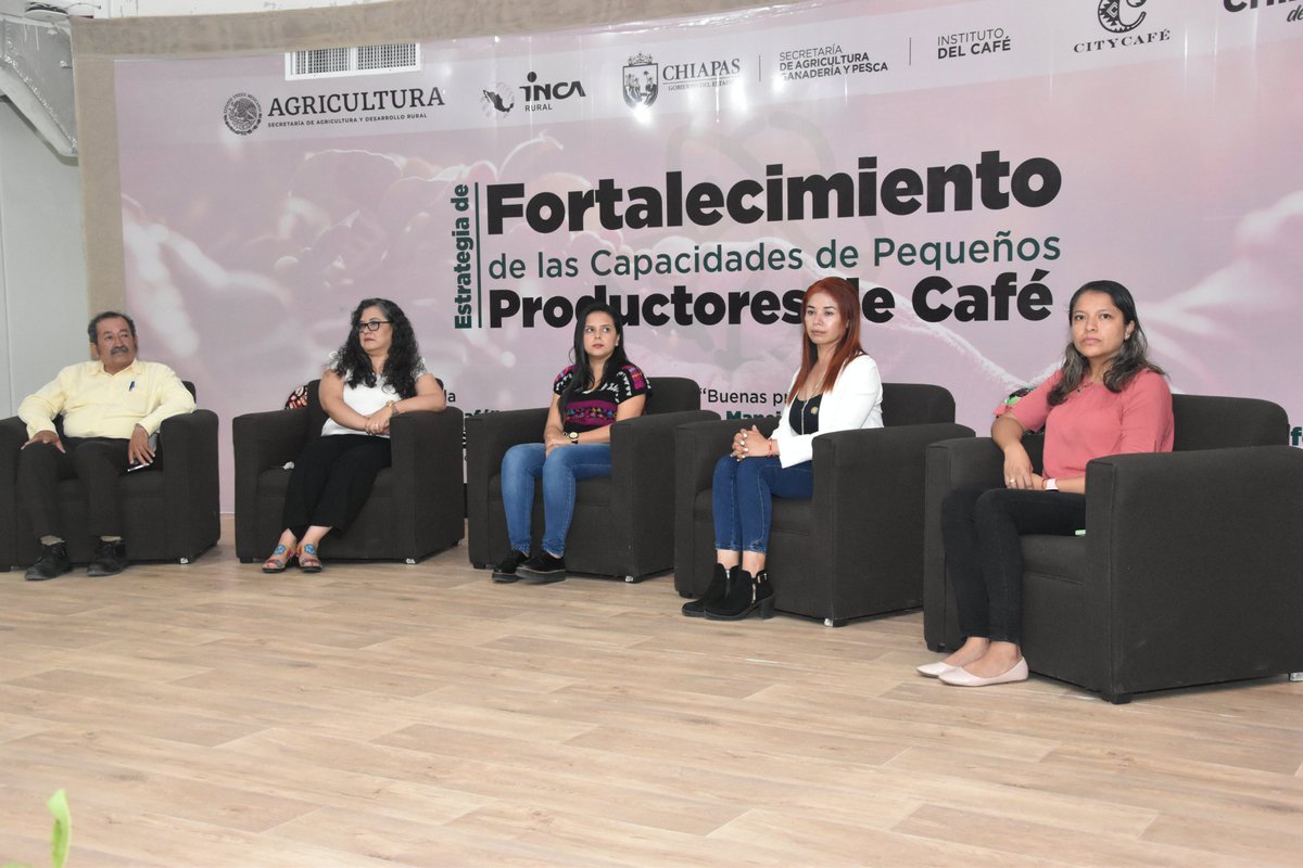 Secam_Oficial's tweet photo. En el marco del Convenio de Colaboración entre la #SAGyP y el #INCARural, iniciaron los cursos de capacitación de la “Estrategia de Fortalecimiento de las Capacidades de Pequeños Productores de Café”, que se realizarán del 25 de septiembre al 11 de octubre, en el #CityCafé. https://t.co/TQe9zMn0pQ