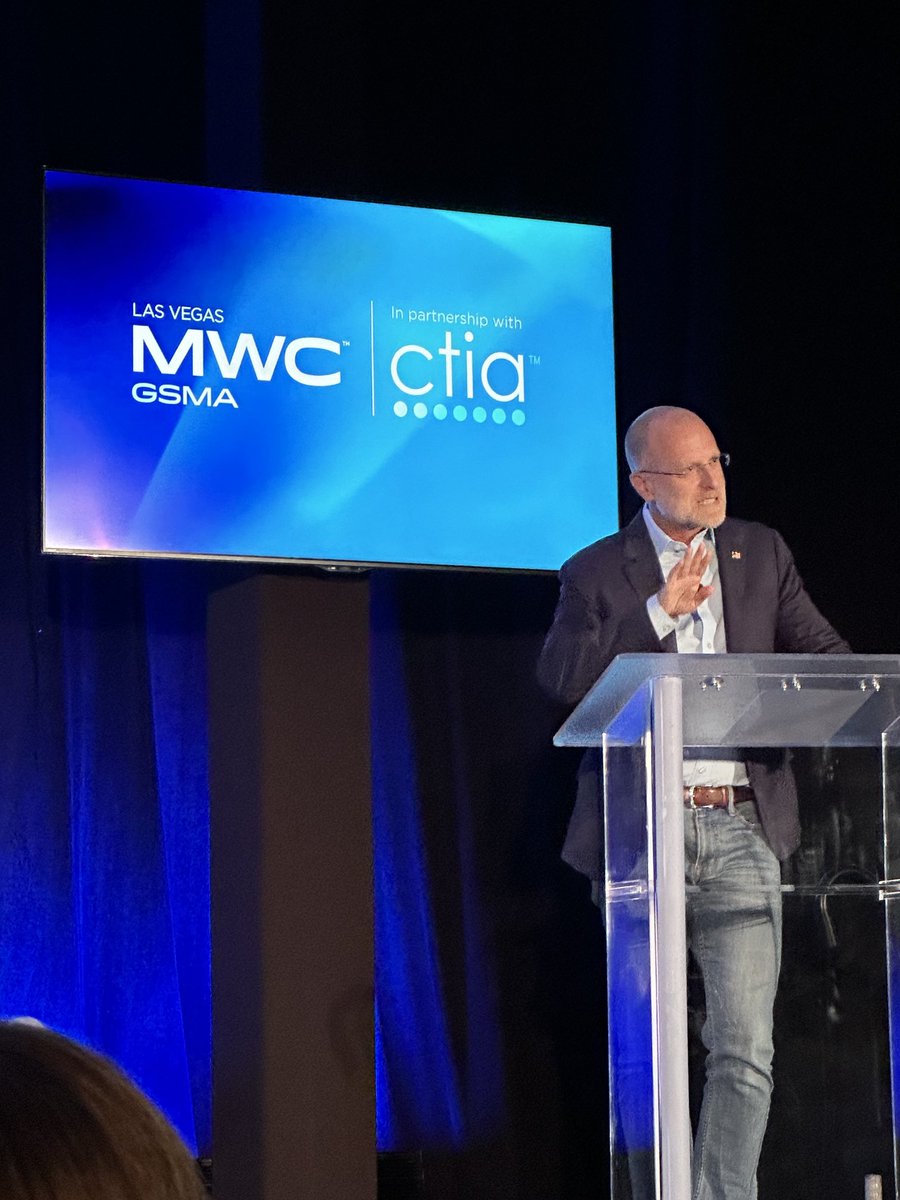 McDowellTweet's tweet image. Great to be at #MWC23 and to see ⁦@BrendanCarrFCC⁩ discuss the future of US #wireless leadership and #netneutrality #TitleII. Classic Carr: mix of humor, thoughtfulness and straight talk.
