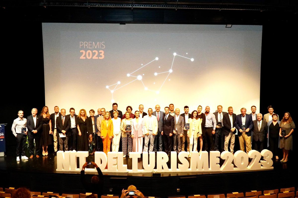 turismeGOIB's tweet photo. ✨El conseller i el director general de Turisme assisteixen a la #NitdelTurisme23 celebrada a Eivissa.

A l’entrega de premis s’ha reconegut el treball i trajectòria professional de moltes persones que han sumat i millorat el turisme a les nostres illes. https://t.co/mAJ75EPFhD