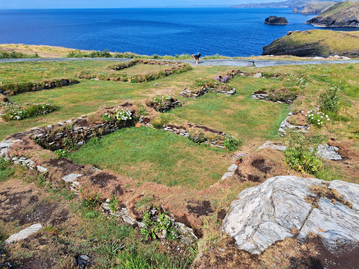 CarenzaLewis's tweet photo. ... with a broad subject range and a strong practical focus, #MScAP students will learn about the archaeology of Britain (from the Palaeolithic to the present day) and study archaeological methods and theory before completing a three-month industry placement and a dissertation. https://t.co/HyvLfIpaDi