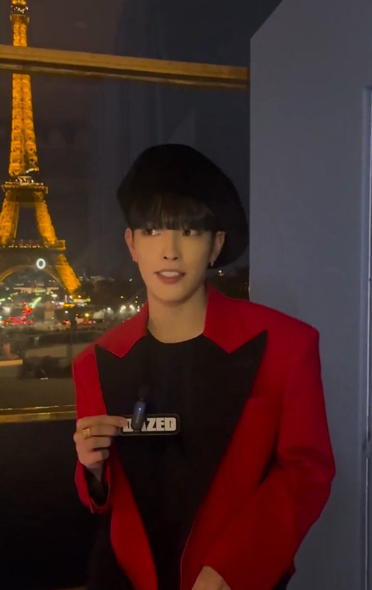 n61likeme's tweet image. 리폼 좋아하던 스물 한살이
발망 엠버서더로 파리 패션위크에 가는 스물 여섯살이 되기까지