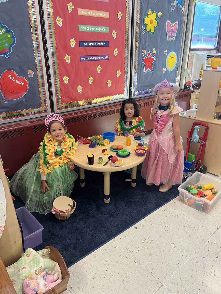 PrincipalSarah's tweet photo. Our preschoolers are creating, growing and smiling their way through the day! #intentionalplay #thinkingexperiences #soaringeagles @ohs_pta @mrs_ohs https://t.co/SHlO6hbVTn
