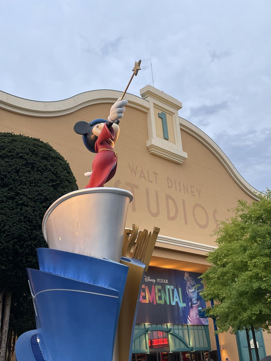 <a href="/DavidCPoynter/">David Poynter</a> <a href="/IamDavidLazenby/">David Lazenby</a>