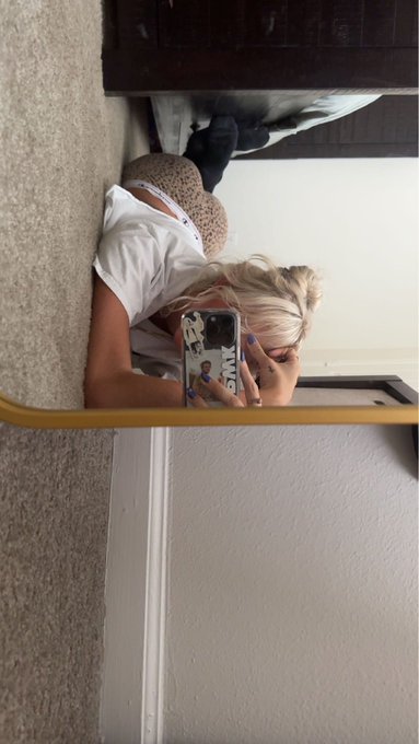 feeling lonely :( anyone wanna play w me 🫣🥺 https://t.co/VC9HTt5qpO<a href="/tag/newprofilepic"class="tags"><span>#newprofilepic</span></a>