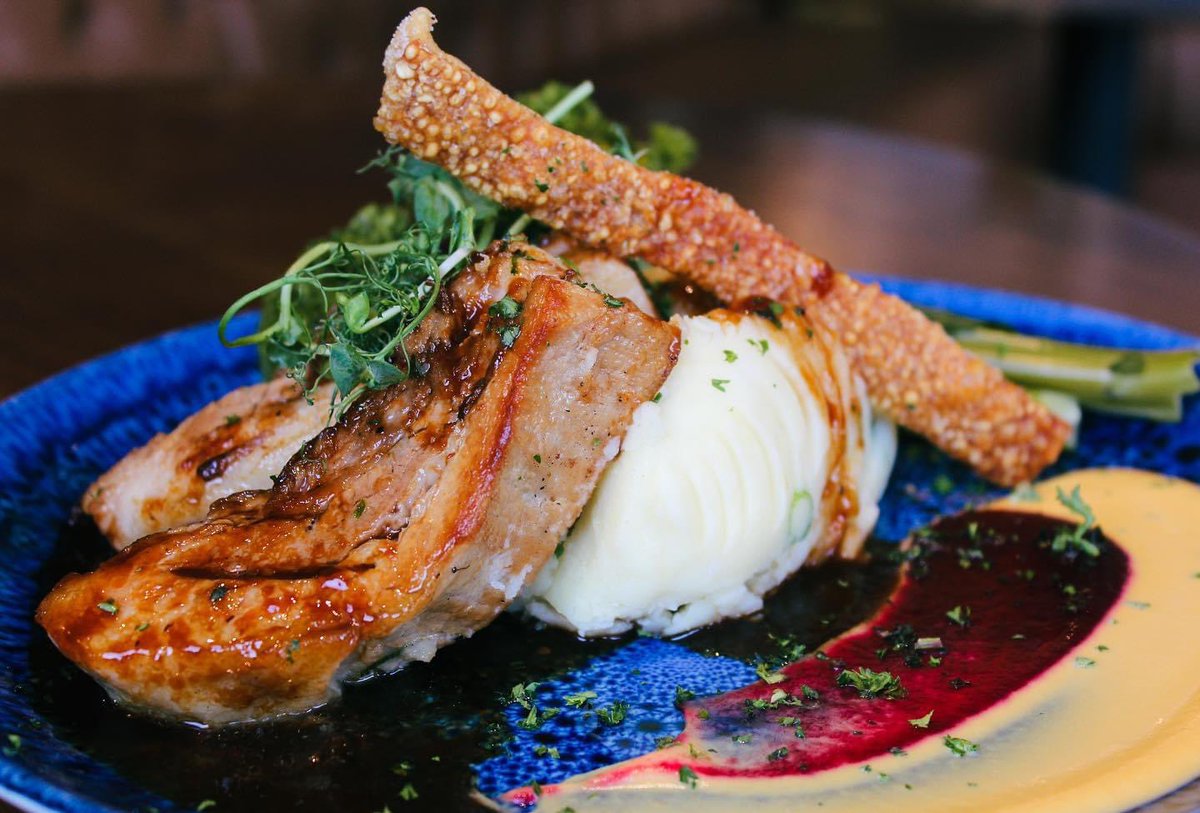 roasted pork belly // spring onion mash, butternut squash purée, beetroot gel, red wine jus, tenderstem broccoli & crispy crackling. Delicious! • • • #theboathousefalmouth #eatlocal #eatfresh #drinklocal #drink #pubfood #pubdining #cornwall #dining