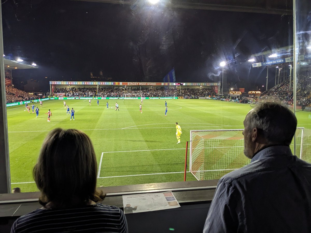 SimonHall198144's tweet photo. Can't beat a cup game at the Bank (obviously excluding the City Ground) in the @NicholsonsCA box. Thanks to Thermotech for the company and @KryptoKloud for the donuts. #redimps https://t.co/U8TGociyR8