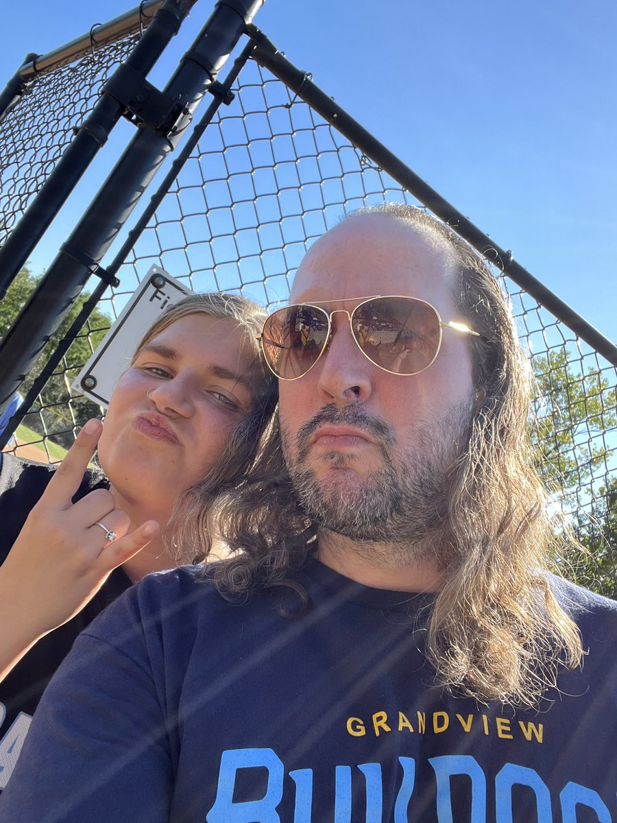 Gameday!  <a href="/GVBulldogsSB/">🥎Grandview Bulldogs Softball🥎</a> 
I shouldn’t have forgotten my hat.

#GHSPride