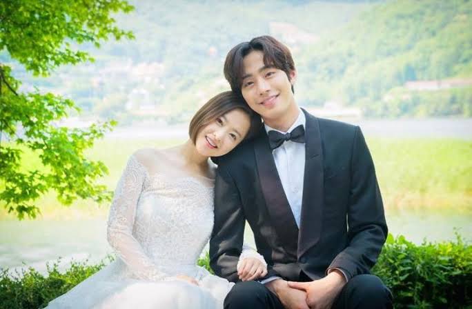 ravEunclaw___'s tweet photo. Not Park Bo Young married to another oppa again. Collector yarn? 🤭
#ParkBoYoung
#ParkHyungSik
#SeoInGook
#AhnYeoSeop
#LeeJongSuk https://t.co/MBGQAhixOH