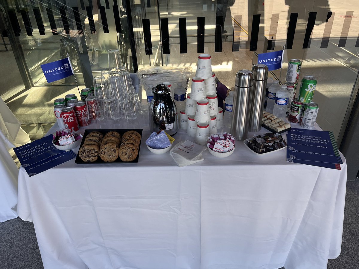 UnitedGva's tweet photo. 🍔 Burger Burns at GVA Airport! 🛫 
A huge shoutout and sincere thanks to all the dedicated front-line agents and the amazing team behind the refreshing meals table. You made our past summer truly special! 🙌📸 #GVaAirport #SummerThanks #AirportHeroes #vebego #swissport https://t.co/Et2qvyZMNe