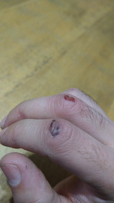 Chiquis controlen la ira.  Pegarle pi&ntilde;as a las cosas esta piola. Pero te lastimas la mu&ntilde;equita. :/  Jajajaja<a href="/tag/terceraguerramundial"class="tags"><span>#terceraguerramundial</span></a>