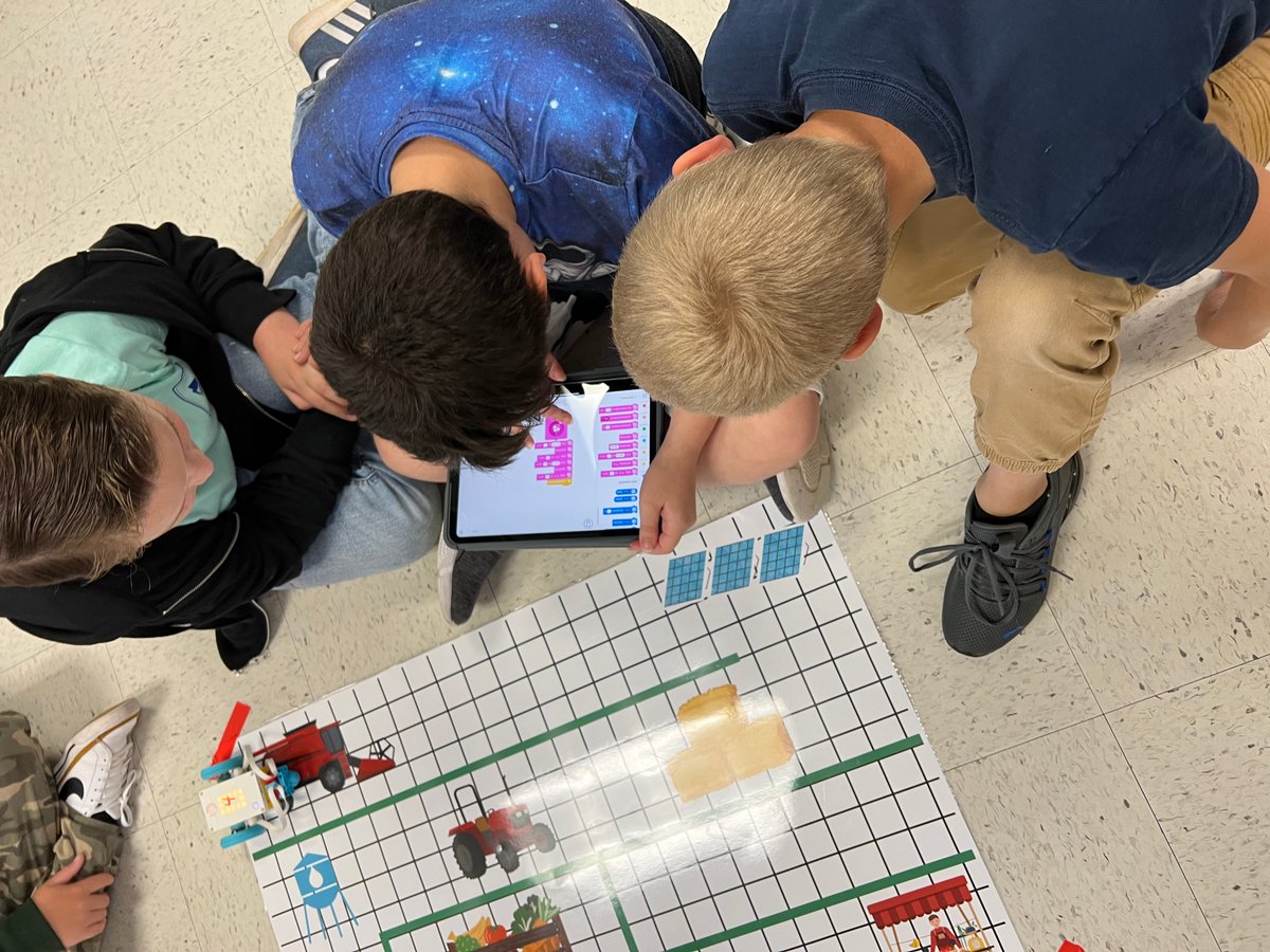 Union County 4-H is sparking innovation with AgTech lessons at @unionesnc. Students dove into the future with lessons on high-tech safety chicken coop design 🏡🐓 and autonomous tractors 🤖🚜. 🌱 Empowering the next generation of agri-tech leaders! 🌟 🍀 #AgTech #UCPS #NC4H #4H