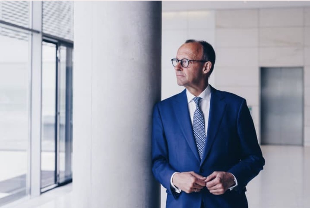 #Merz

...Ich bin so besoffen, dass ich umfallen würde wenn die Stütze nicht wäre