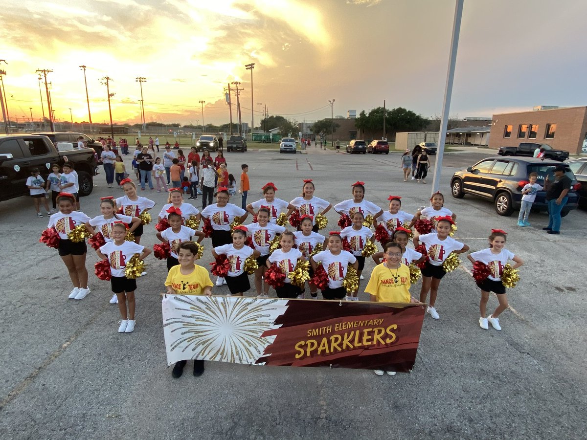 Smith Roadrunners (@weldonsmithrr) on Twitter photo Smith Elementary was #SmithStrong at the King VLC Homecoming Parade! Thank you to our Sparklers Dance Team, Green Team, & Student Council for participating! It was a fun evening with current & former Roadrunners! 💚🐎 #StrongerTogether #CCISDProud Smith Elementary was #SmithStrong at the King VLC Homecoming Parade! Thank you to our Sparklers Dance Team, Green Team, & Student Council for participating! It was a fun evening with current & former Roadrunners! 💚🐎 #StrongerTogether #CCISDProud