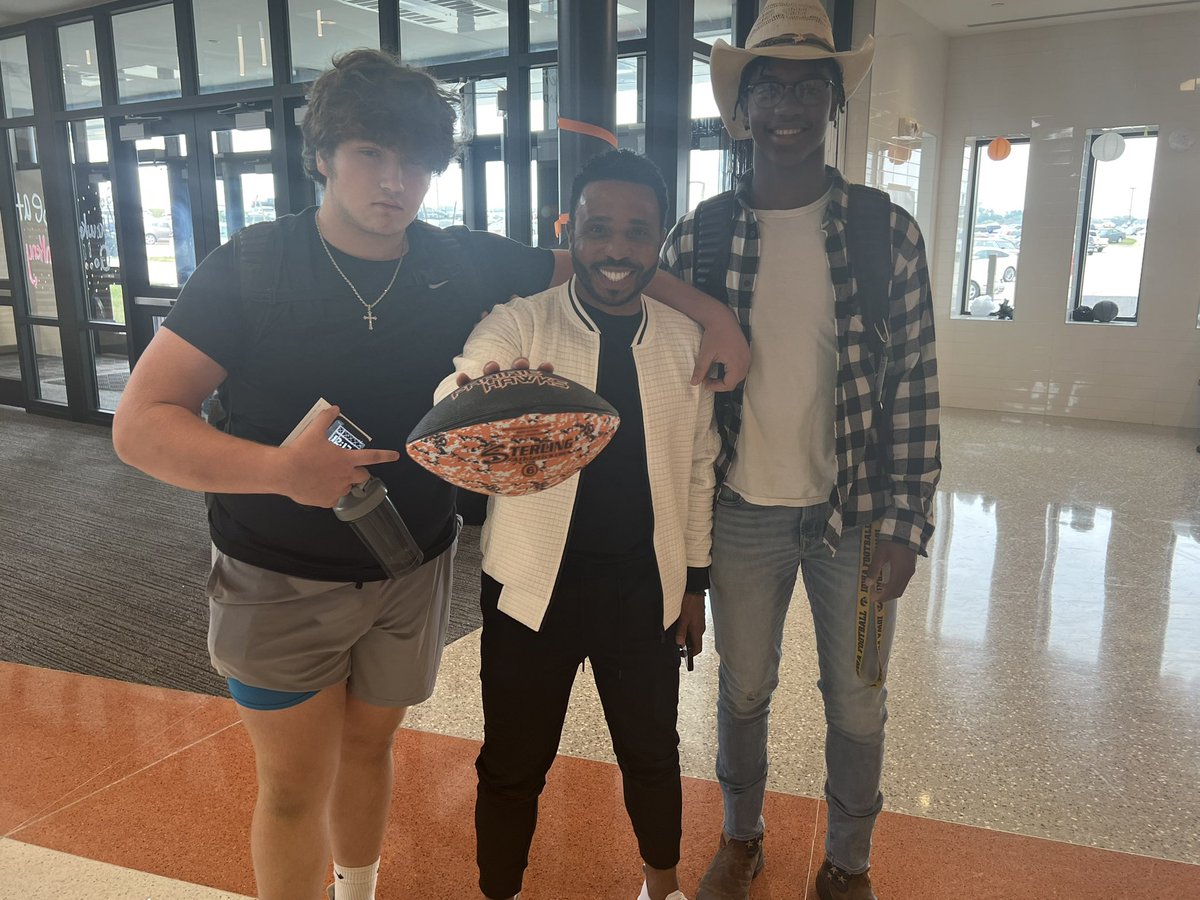 Huge thank you to <a href="/JJMoses84/">JJ Moses</a> for spending time with our players today! Check out JJ’s new book Focused! We are definitely better prepared for this Friday because of JJ!