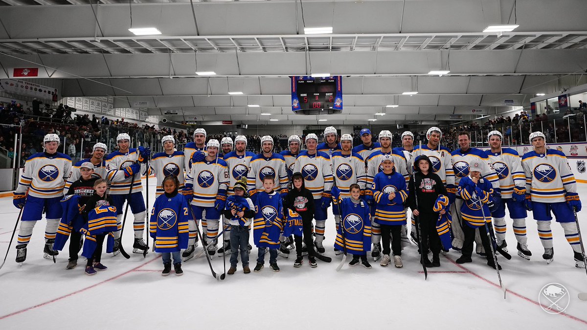 Thank you to West Lorne for being fantastic Hockeyville hosts! 

#LetsGoBuffalo | #KraftHockeyville