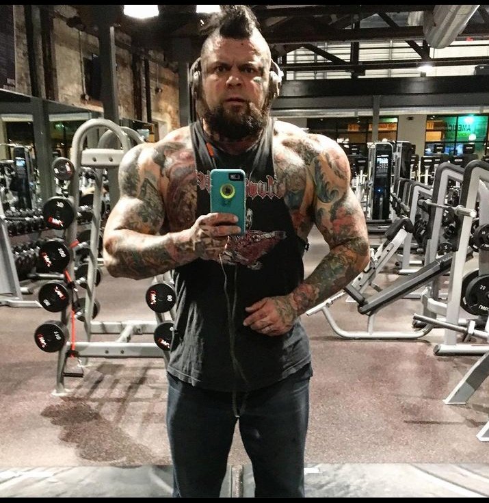 Braddock420's tweet image. At the gym and got some Minor Threat drivin my motivation. EVERYONE can keep doubting me. I'm the @OutcastsCW #WorldChamp for a fuckin reason!

#bloodfighter #antiicon 

@EHWFTV @uwlonline @SCWrestling1 @JROK_Puro2020 @UpstartFed