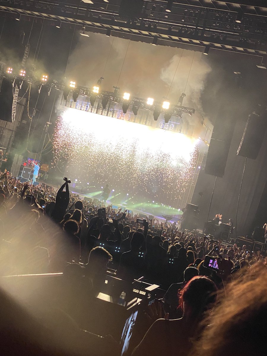 chasesmarketing's tweet photo. This is a photo that I took when I was at the $uicideBoy$ concert last year. I thought the photo came out really nice because of the way the lighting of the stage contrasts a warmer tone, symbolizing excitement. #su2412 #theyrock #takekeback #lol https://t.co/Fg3gCxijZ4