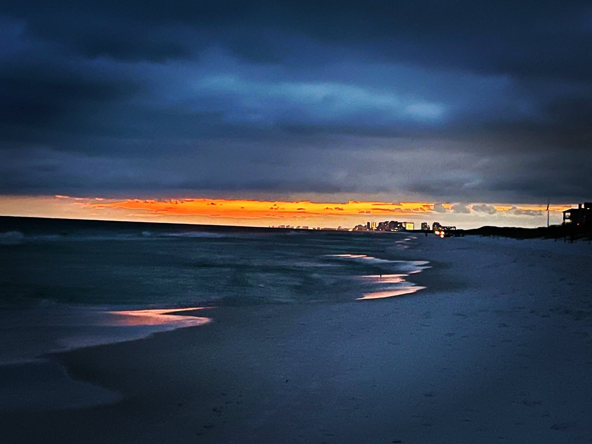 jasonanavitarte's tweet photo. God glowing on America. @spann #DuneAllenBeach https://t.co/4VN3k3GyGD