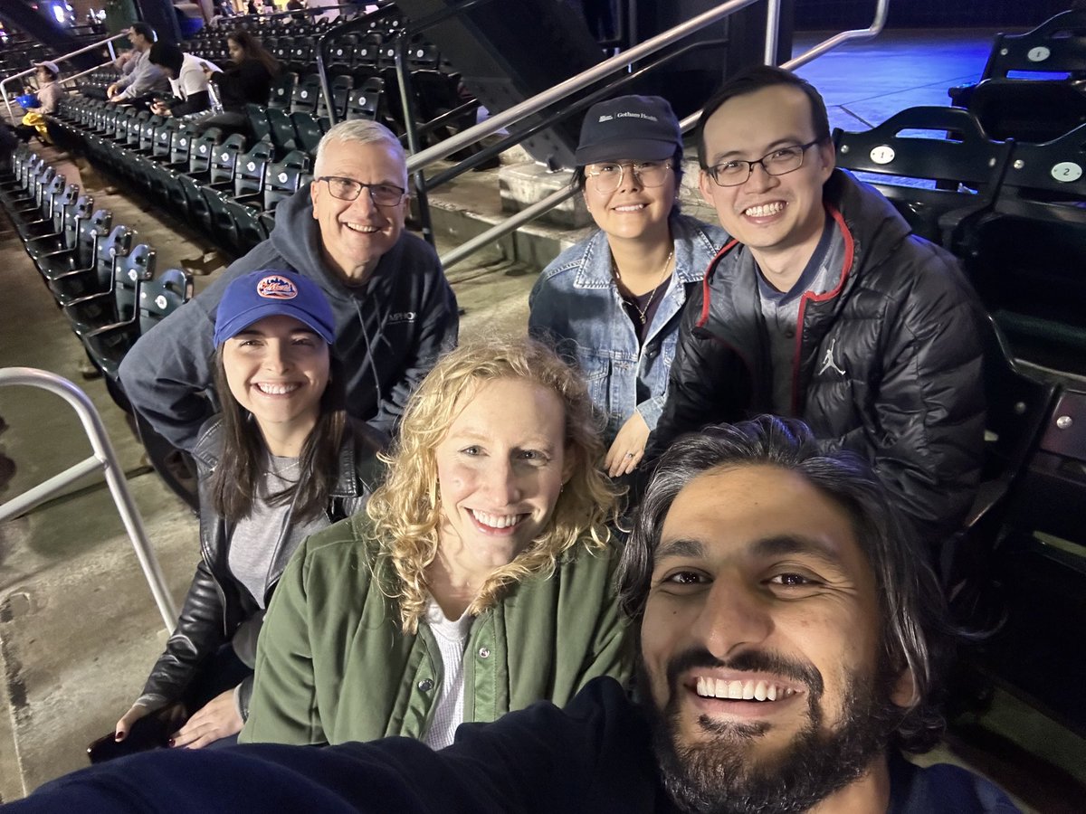 Enjoying ⁦@Mets⁩ with ⁦@WCM_MedChiefs⁩ and a great group of residents and staff ⁦@WCMDeptofMed⁩