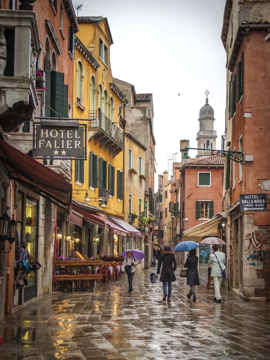 Architectolder's tweet photo. Rainy day in Italy. Night X 🙋🏼‍♂️ https://t.co/Xvi2Ou9GvV