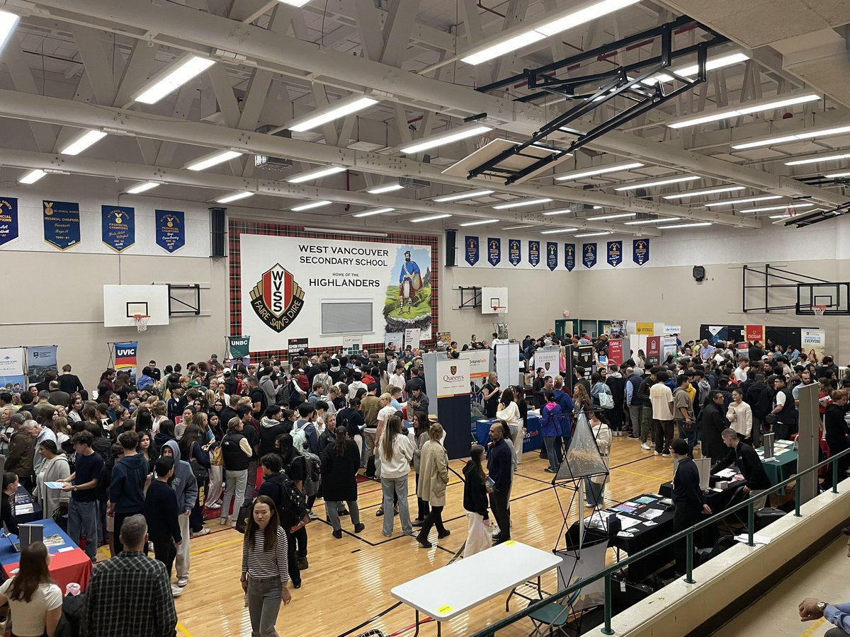 Full house tonight <a href="/wearewvss/">West Vancouver Secondary School</a>  hosting the CUE - University Event <a href="/WestVanSchools/">WestVanSchools</a> 
So many great post secondary options.