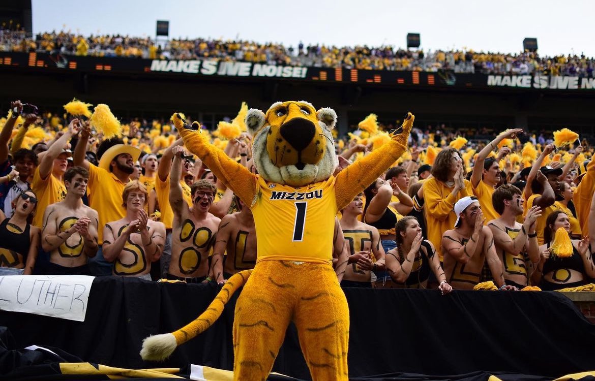 traajenn's tweet photo. After a good conversation with @MacAskew4, I am super thankful to receive an offer from Mizzou!!#MIZ 🐯 @DLineGURU @MizzouShowMe @BarstoolMizzou @PowerMizzoucom @IAmTDowns @PantherCreekFB @CoachJud_21 @coachmartin17 @scoop1914 @NCEC_Recruiting @supermax100_ @BrandonHuffman https://t.co/cwQS6yr8EJ