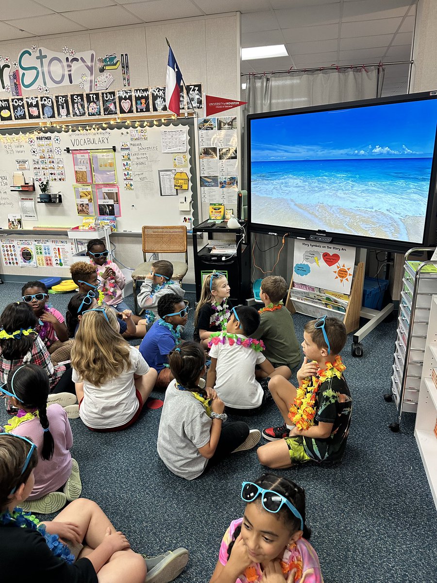miss__juarez's tweet photo. We took a visit to the beach today ☀️🌊🏖️These writers are ready to explore and plan a trip of their own  🌸🐚  @CFISD_ELAR2_5 @BirkesCFISD https://t.co/BqDjJ5gVoc