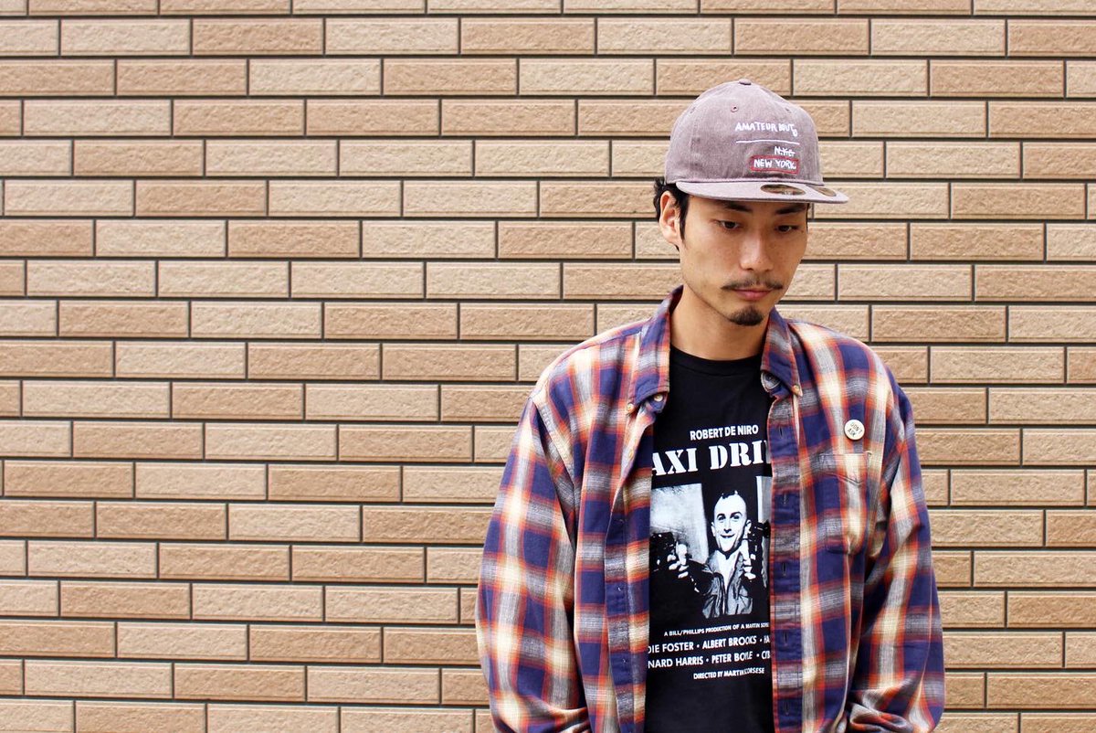amazingstore's tweet photo. BASQUIAT RETRO CROWN #59FIFTY
地道にセレクトを続けているレトロクラウン。
今回はバスキアとのコラボコレクションで肝心な素材はコットン。ウォッシュが掛かったぼやっとした印象。こんな感じで古着のネルシャツなんかとも相性良さそうです。
#RETROCROWN #RC59FIFTY #Newera https://t.co/2BZXVtUD1t