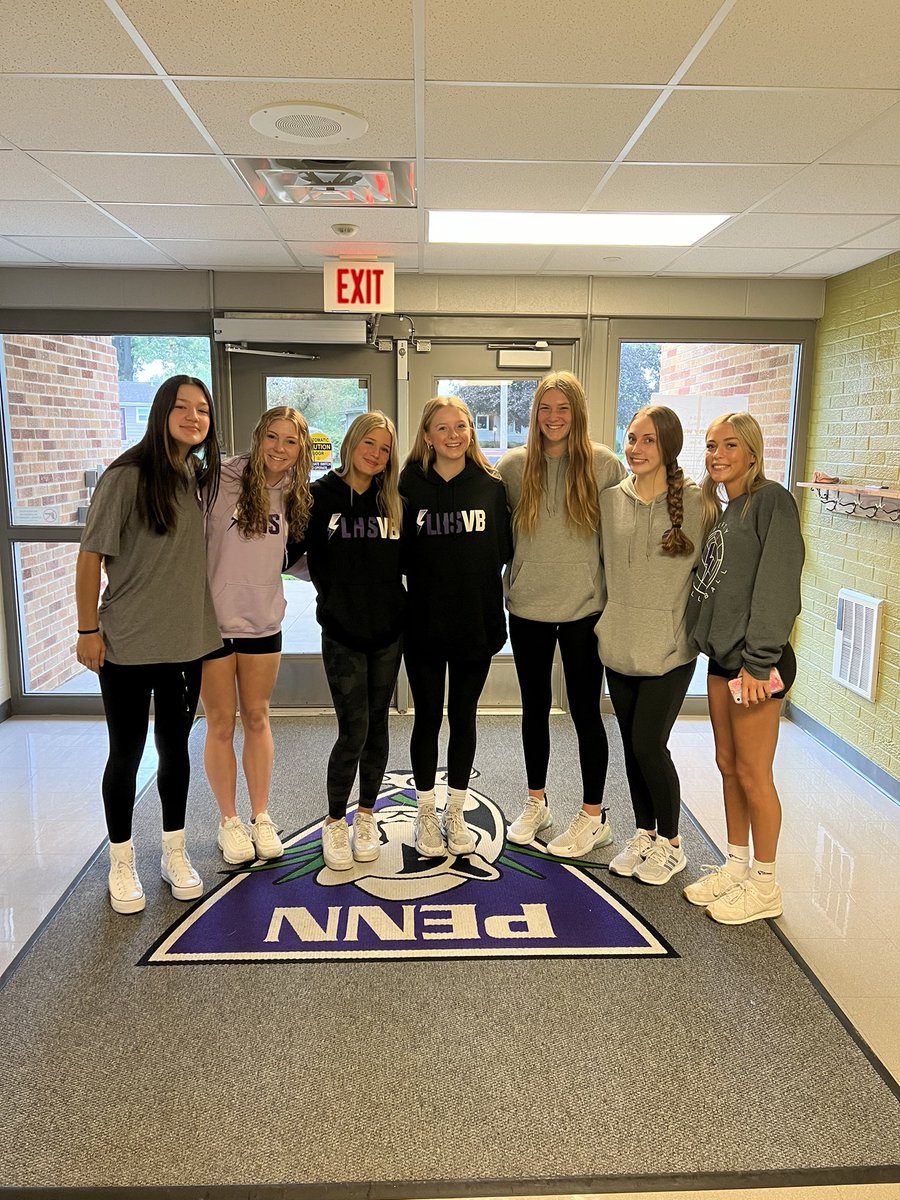 wilsongators's tweet photo. Thank you @Liberty_VB for visiting Penn Elementary this morning!  Our kids loved listening to stories and getting to give you high fives!  What an exciting way to start the day!! ⚡️🏐💜 https://t.co/bjJCP3m7Qq