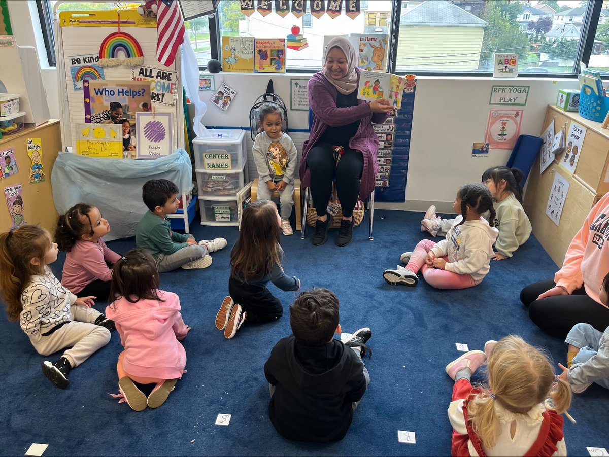 TheRichmondPrek's tweet photo. Mystery Readers are in full action at the Richmond Pre-K Centers. Thank you to our first Mystery Reader in 3K-1 at our Father Cap site๐ #parentsastruepartners #whereouradventuresbegin @EdeleWilliams @shah_reen1007 @DrMarionWilson @CChavezD31 https://t.co/lZUN5CAuor