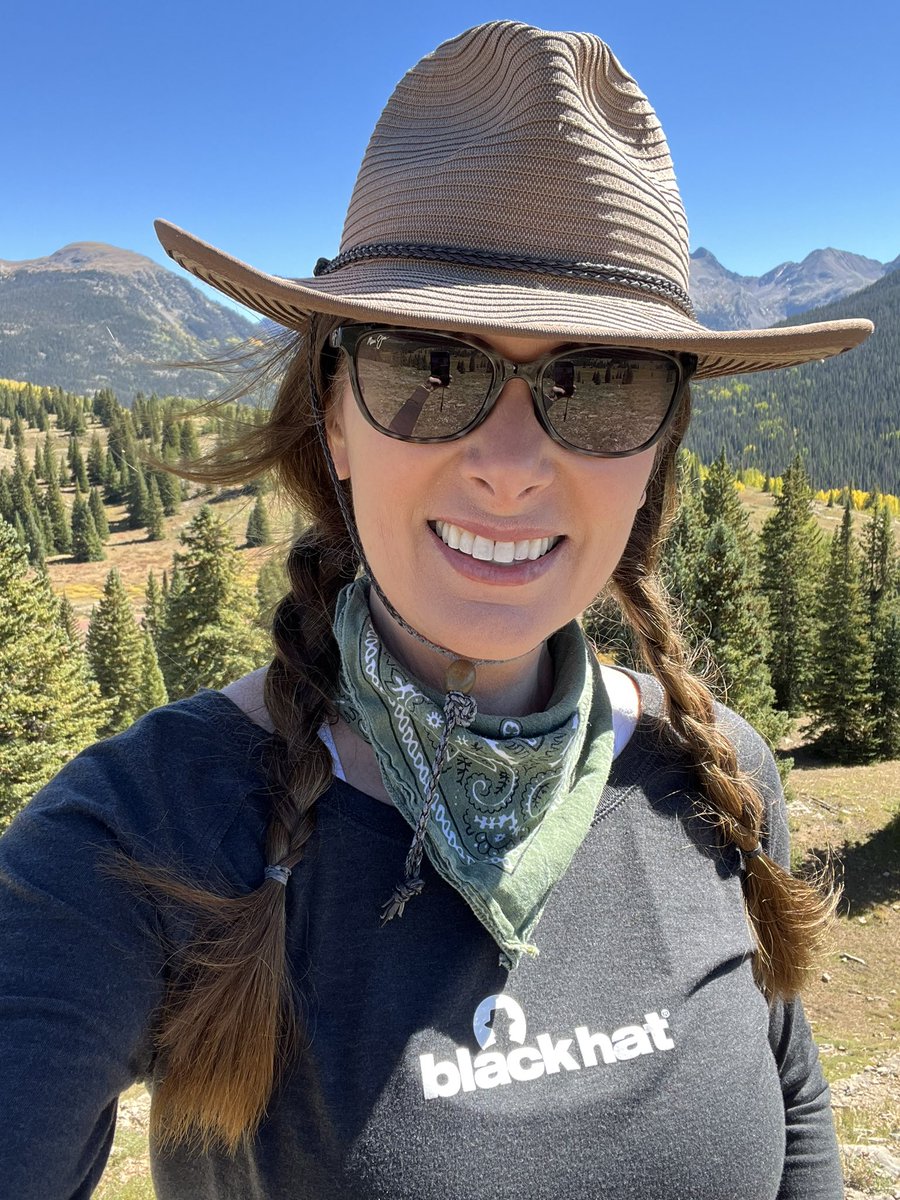 LisaRMaher's tweet photo. Hacking my way through the Rocky Mountains😅 https://t.co/SYTG5WUdC3
