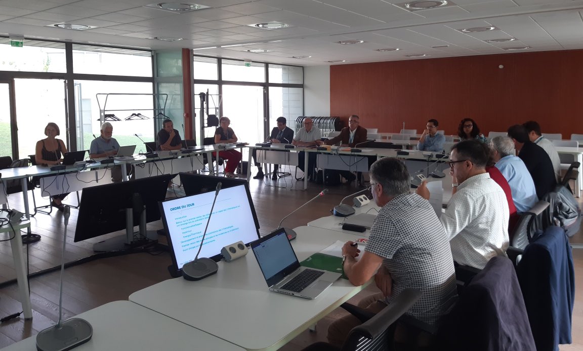 💬 Les ateliers de réflexions prévus dans le cadre du #Plancollege2050 battent leur plein !
Aujourd’hui avait lieu l’atelier portant sur l’enjeu bâtimentaire animé par Thierry Marolleau 
La majorité départementale plus que jamais mobilisée pour dessiner le collège de demain ! 🏫