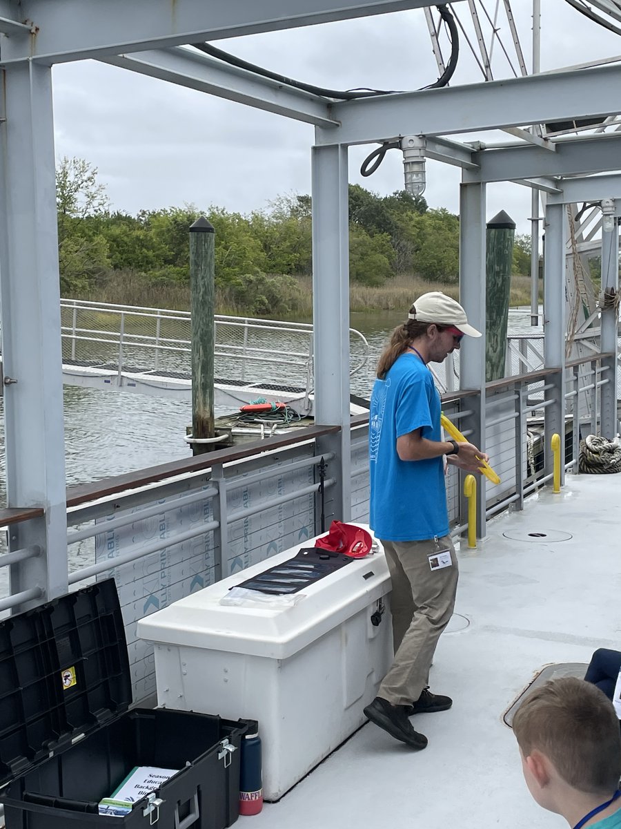 Paula4Energy's tweet photo. Hands Down! Best day out on @DominionEnergy Learning Barge. Norfolk 3rd graders learning from @ElizabethRiverProj Team about keeping the river clean &amp; sustainable energy. Their only field trip for the yr. #windenergy #solar https://t.co/ePwiu9VDF5