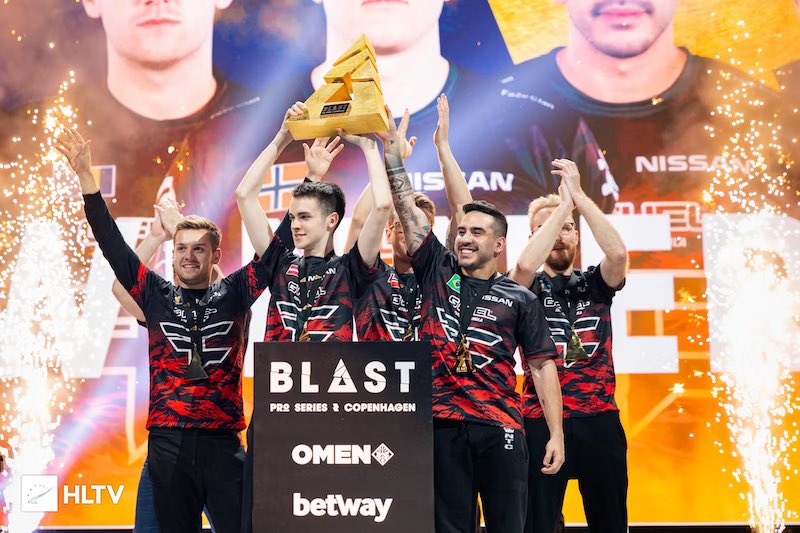 coldzera's tweet photo. Obrigado, CS:GO, pelos momentos incríveis q vivi! Ta fechando um ciclo cheio de conquistas, em q até ganhei um grafite no jogo. Foram muitos laços criados nessa trajetória com muitas horas jogando e que pude provar que não é só um jogo. Vlw por mudar minha vida! Que venha o CS2!! https://t.co/Rf0yLHsMEI
