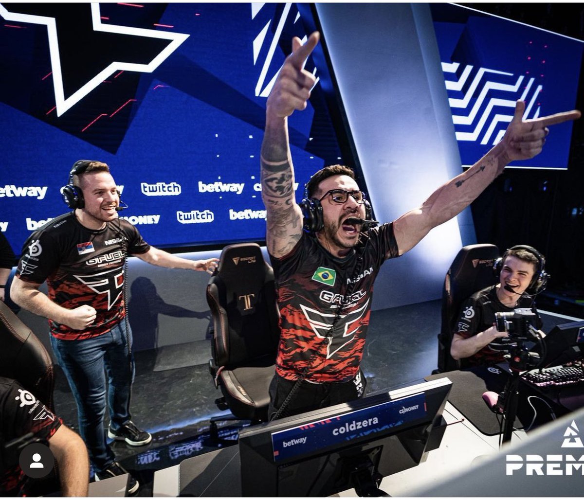 coldzera's tweet photo. Obrigado, CS:GO, pelos momentos incríveis q vivi! Ta fechando um ciclo cheio de conquistas, em q até ganhei um grafite no jogo. Foram muitos laços criados nessa trajetória com muitas horas jogando e que pude provar que não é só um jogo. Vlw por mudar minha vida! Que venha o CS2!! https://t.co/Rf0yLHsMEI