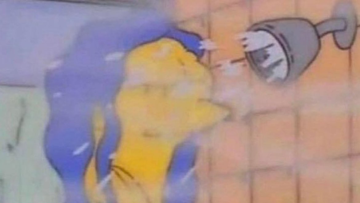 yo todo feliz duchandome con agua hirviendo