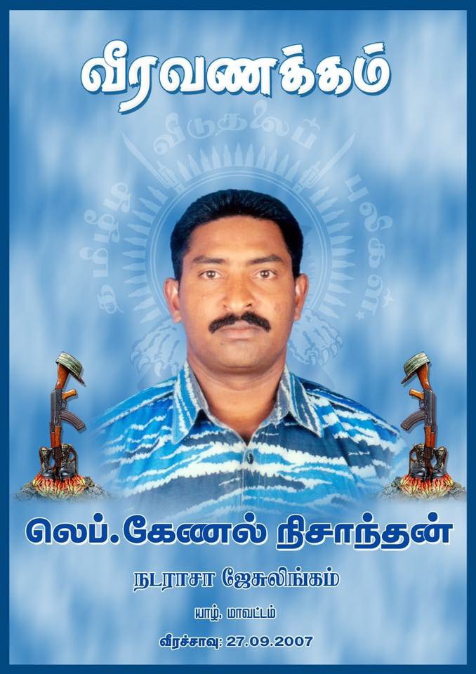 RiseOfLtte's tweet photo. சிறிலங்காவின் முப்படைகளின் சவாலை முறியடித்து 300 போராளிகளை மீட்டெடுத்த கடற்புலிகளின் வீர அத்தியாயம்.

அதில் வீரகாவியமான லெப் கேணல் நிசாந்தனின் 16வது வருட நினைவுகளோடு..

நினைவுப் பகிர்வு
புலவர்
கடற்புலிகள்.

மட்டக்களப்பிலிருந்து தளபதி ஜெயம் அவர்களோடு 300 க்கு மேற்பட்ட போராளிகள் வன்னியை நோக்கி புறப்பட்டிருந்தனர் நீண்டநாட்களின் பின்னர் காட்டுப்பாதைகளினூடு நகர்���்து திருகோணமலைக் காட்டுப்பகுதியில் அமைந்திருந்த பாஸ்கர்  முகாமிற்கு அவர்கள் வந்துசேர்ந்திருந்தனர்.இந்தத் தகவல் எப்படியோ எதிரிக்குத் தெரிந்துவிட 
வன்னிக்கான காட்டுப்பாதைகளை வழிமறித்து இராணுவம் குவிக்கப்பட்டு 300 விடுதலைப்புலிகளையும்  வன்னி நோக்கி நகர்வதற்கு தாம் அனுமதிக்கப் போவதில்லையெனவும் அப்படி நகர்ந்தால் அனைவரையும் அழிப்போம் எனவும் சவால் விட்டிருந்தனர்.

அவசர அவ��ரமாக தலைவர் அவர்களால் கடற்புலிகளின் படகுக்கட்டளை அதிகாரிகளுக்கான இரகசிய சந்திப்பொன்று நடைபெற்றது அதில் மட்டக்களப்பிலிருந்து திரியாய் காட்டுப்பகுதியில் வந்துசேர்ந்துள்ள 300 போராளிகளையும் கடலால் ��டகுகளில் வன்னிக்கு ஏற்றிக்கொண்டுவரும்படி தலைவரால் கட்டளை பிறப்பிக்கப்பட்டது.

அடுத்தநாளே அதற்கான நடவடிக்கையில் எமது அணிகள் களமிறங்கியது. இராணுவக் கட்டுப்பாட்டுப் பகுதியான திரியாய் கடற்கரையில் வைத்து 300 போராளிகளையும் ஏற்றியெடுப்பதென முடிவெடுக்கப்பட்டது ஆனால் தீர்மானித்த இடத்திலிருந்து இரண்டு பக்கமும் 1 km இற்கும் குறைவான தொலைவுகளில் இராணுவ முகாம்கள் அமைக்கப்பட்டிருந்தது.
கரையோர கடல்ரோந்துகளும் அதேவேளை கரையோரங்களில் கடல்கண்காணிப்பு ரேடார் நிலையங்கள் மூலமும் தொடர்கண்காணிப்புகளில் கடற்படை ஈடுபட்டிருந்தது.

இந்த எதிர்ப்புகளை முறியடித்தே 300 போராளிகளையும் ஏற்றி எடுக்கவேண்டிய இறுக்கமான களச்சூழலை நாம் எதிர்நோக்கவேண்டியிருந்தது.
2007-09-26ம் நாள் மாலை செம்மலைக் கடற்கரையிலிருந்து எமது வேகப்படகுகள் புறப்படத்தயாரானது.
படகுக் கட்டளை அதிகாரிகளாக ���ார்வண்ணன்,சின்னவன்,சுதா,
நிசாந்தன் ஆகியோர்களின் படகுகளுடன் எமது தொகுதிப் படகுகளும் இணைந்து கொண்டது.
நள்ளிரவு 11 மணிக்கு செம்மலையிலிருந்து 40 km தொலைவில் ��ள்ள திரியாய் நோக்கி படகுகள் வேகமெடுத்தது.அதேநேரம் காட்டுக்குள்ளிருந்து 300 போராளிகளும் கடற்கரை நோக்கி வந்துகொண்டிருந்தனர்.எமது படகுகள் கொக்குத்தொடுவாயைக் கடந்ததும் எதிரியின் ரேடார் அவதானிப்பு நிலையங்கள் மூலம் கடற்படைக்கு தகவல் கொடுக்கப்பட்டிருந்தது.

திருகோணமலையில் இருந்து டோறாக்கள் எம்மைத்தடுப்பதற்காக விரைந்துகொண்டிருந்தது.
புல்மோட்டைக்கு உயரே எமது படகுகள் சென்றபோது அதனை வழிமறிக்கமுயன்ற சிங்களக் கடற்படையுடன் பெரும் கடற்சமர் மூண்டது.இழப்புக்களுடன் கடற்படை பின்வாங்கிச் செல்ல மீண்டும் எமது படகுகள் திரியாய் நோக்கிச் சென்றது.

எமது படகுகளை கரைக்கு கொண்டுசெல்லும்போது
எதிரிகளின் கரையோர முகாம்கள் இரண்டிலிருந்தும் சரமாரியான துப்பாக்கி வேட்டுக்கள் எம்மை நோக்கி சீறிப்பாய்ந்தது. எனவே தாக்குதல் வரும் திசைகளைக் கண்டறிந்து அவைமீது எமது பட���ுகளில் பூட்டப்பட்டிருந்த கனரகத் துப்பாக்கிகளால் தாக்குதலைத் தொடுத்தபடி கரையை நோக்கிச் சென்றோம்.

ஆனால் முதல்தடவை எம்மால் கரையை நெருங்க முடியாதவாறு தாக்குதல் மிக மூர்க்கமாக மேற்கொள்ளப்பட்டுக் கொண்டிருந்தது.மீண்டும் கடற்தாக்குதல் வியூகம் அமைத்துக்கொண்டு 
இரண்டாவது ��டவையாக களமிறங்கினோம்.
இம்முறை எமது படகுகள் மூர்க்கமான தாக்குலைத் தொடுத்தபடி கரையை நெருங்க முயற்சித்தது.
இரண்டு பக்கங்களிலிருந்தும் வந்துகொண்டிருந்த எதிரியின் கனரக வேட்டுக்களைத் தடுத்து நிறுத்த விரைந்த எமது படகுகள் அதனைக்கட்டுப்படுத்த வேட்டுக்களைப் பொழிந்தது.

அவ்வேளை கரையை அடைந்த நிசாந்தனின் படகில் வெடிபிடிக்க நிசாந்தன் கடலில் தூக்கி வீசப்பட்டான். சுதாவின் படகில் ஒ��ு போராளி வீரச்சாவடைய,எமக்கு ஏற்பட்ட காயங்களூடு இரத்தம் பெருக்கெடுக்காதிருக்க துணிகளால் கட்டிக்கொண்டு நாம் கரைக்கு படகுகளைக் கொண்டுசென்று போராளிகளை ஏற்றியெடுத்துக் கொண்டிருந்தோம்.

27ம் திகதி அதிகாலை 300 போராளிகளையும் பாதுகாப்பாக வன்னிப் பகுதிக்கு ஏற்றிக் கொண்டுவந்து ஒப்படைத்துவிட்டு எமது படகுகள் கரையடைந்தது. 

திருமணமாகி மூன்று பிள்ளைகளுக்கு அப்பாவான லெப் கேணல் நிசாந்தனுடன் ஐந்து கடற்புலி வீரர்களை இழந்துவிட்ட அந்த நாள் இன்றுடன் 16 ஆண்டுகளைக் கடந்தும் நெஞ்சத்தில் நீங்காத நினைவாகச் சுழல்கின்றது.

அந்தச் சண்டையில் எனது கைகளைத் துளைத்த குண்டுகளின் தழும்புகளில் இன்றும் வலிகளால் ஏற்படும் வேதனைகளை,நிசாந்தனின் வீரச்சாவும் அவனது தியாகமும் தணித்துவிடுகின்றது.

கனத்த நினைவுகளுடன்....
புலவர்.
கடற்புலிகள்.