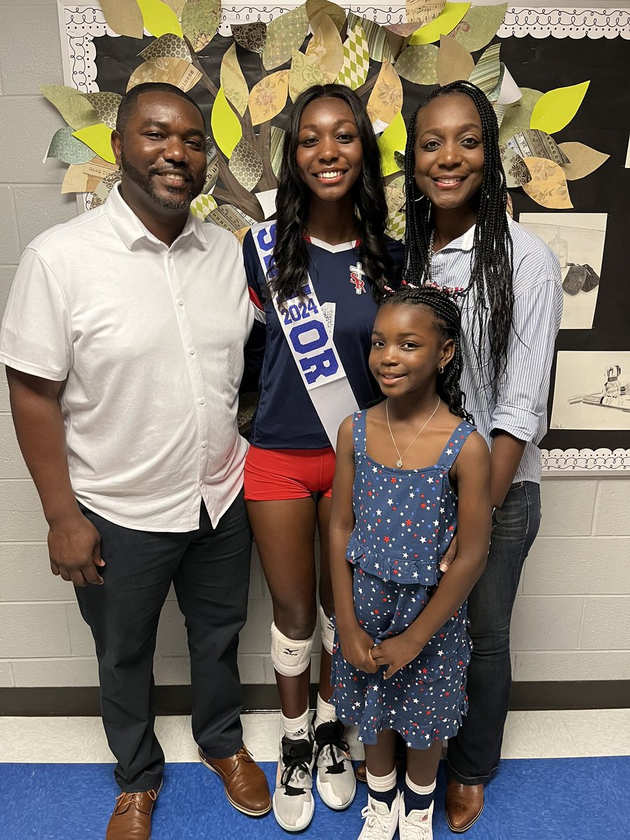 macparksvball's tweet photo. It was such an emotional Sr. Night last night. All my friends and family came to support me on my last home game of my High School Career. I can’t believe it’s over. Enjoying every moment! @srpatriots @Coppin_VB https://t.co/qPIHUqzHMK